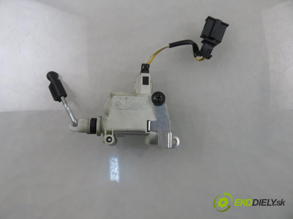 VW FOX (5Z1, 5Z3) HB 2006 55,00 1.4 - BKR 1390,00 hyd.piest zámku dverí 5Z0959775F
