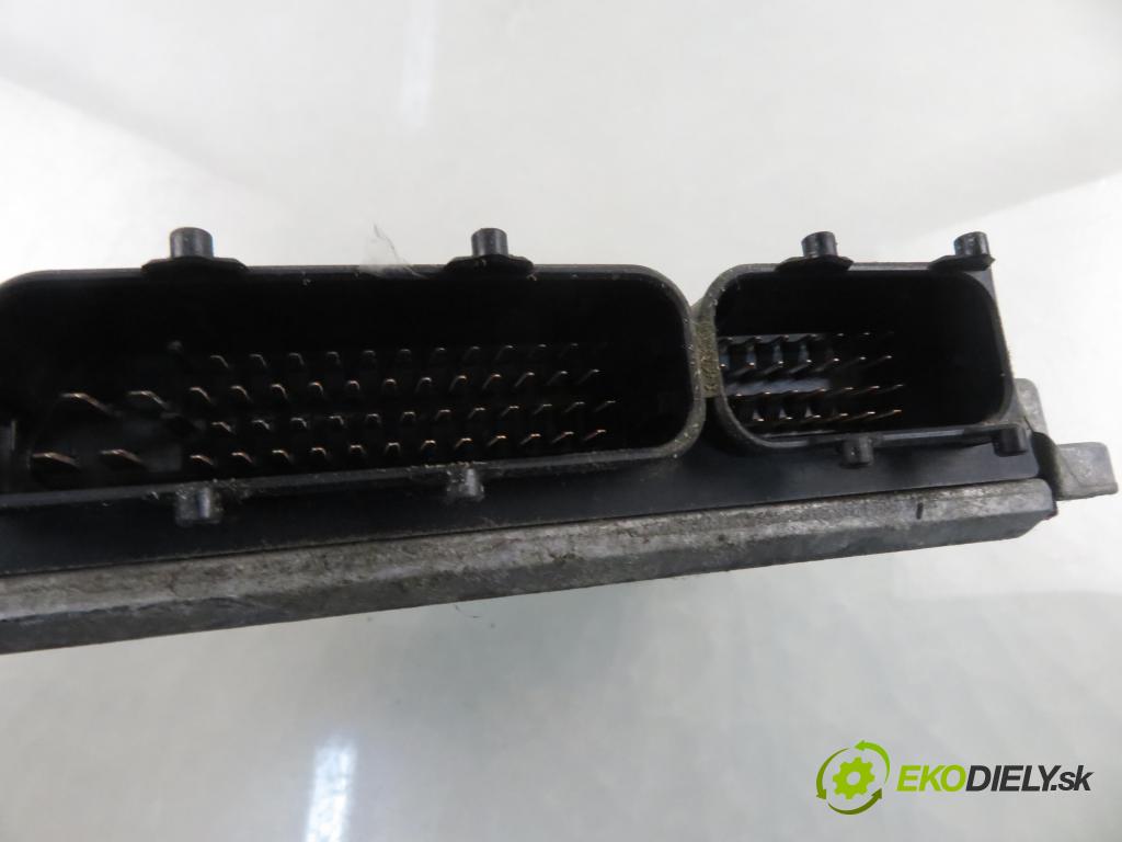SKODA OCTAVIA I (1U2) LIFTBACK 1997 66,00 1.9 TDI 90- AGR 1896,00 Riadiaca jednotka Motor 038906018AG ; 0281001695