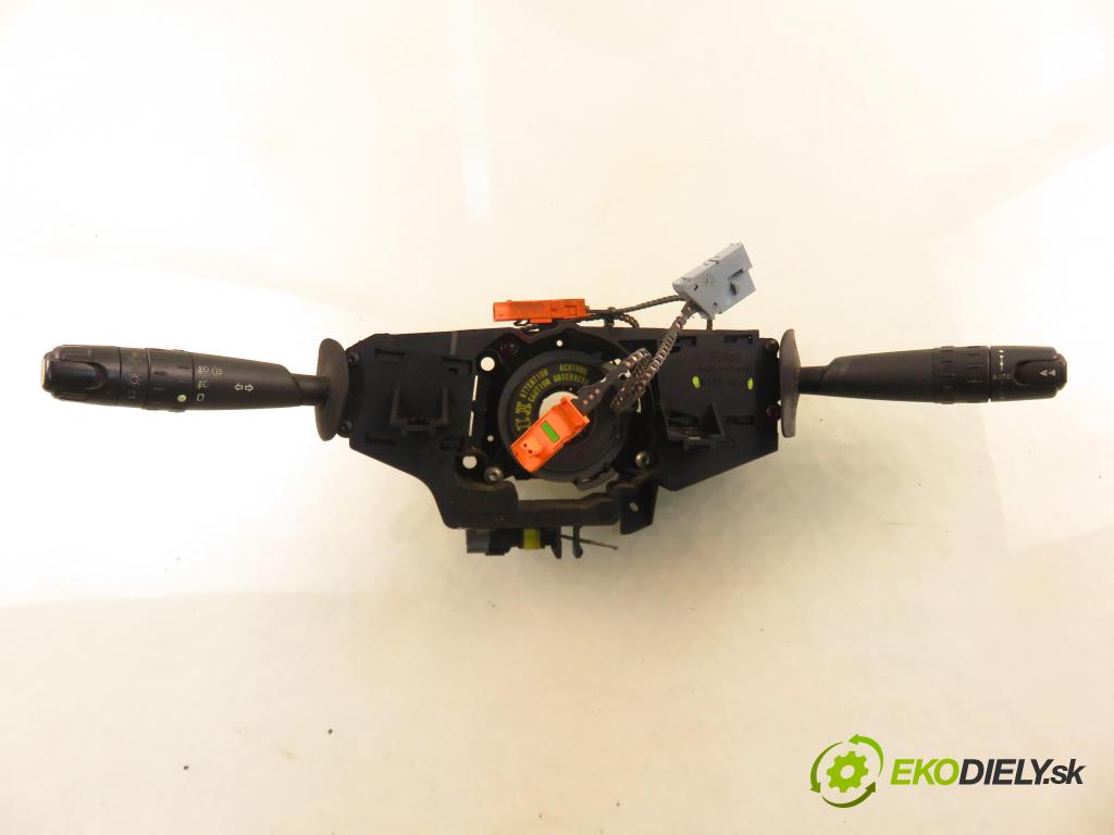 PEUGEOT 406 (8B) SEDAN 2001 66,00 2.0 HDI 90 - RHY (DW10TD) 1997,00 páčka/prepínač 96186612ZL ; 61557024