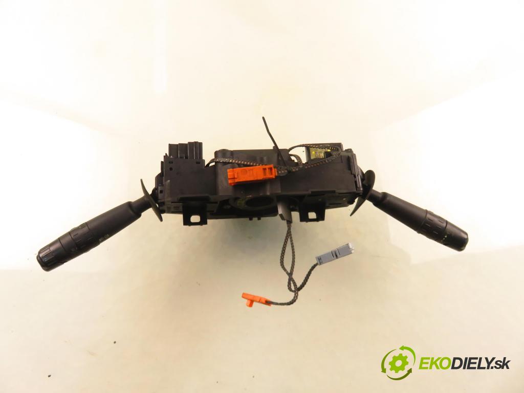 PEUGEOT 406 (8B) SEDAN 2001 66,00 2.0 HDI 90 - RHY (DW10TD) 1997,00 páčka/prepínač 96186612ZL ; 61557024