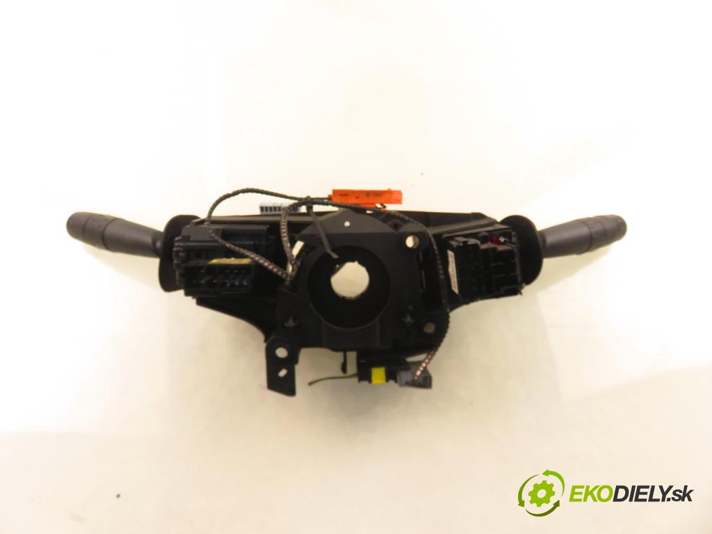 PEUGEOT 406 (8B) SEDAN 2001 66,00 2.0 HDI 90 - RHY (DW10TD) 1997,00 páčka/prepínač 96186612ZL ; 61557024