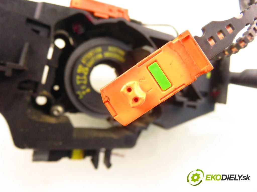 PEUGEOT 406 (8B) SEDAN 2001 66,00 2.0 HDI 90 - RHY (DW10TD) 1997,00 páčka/prepínač 96186612ZL ; 61557024