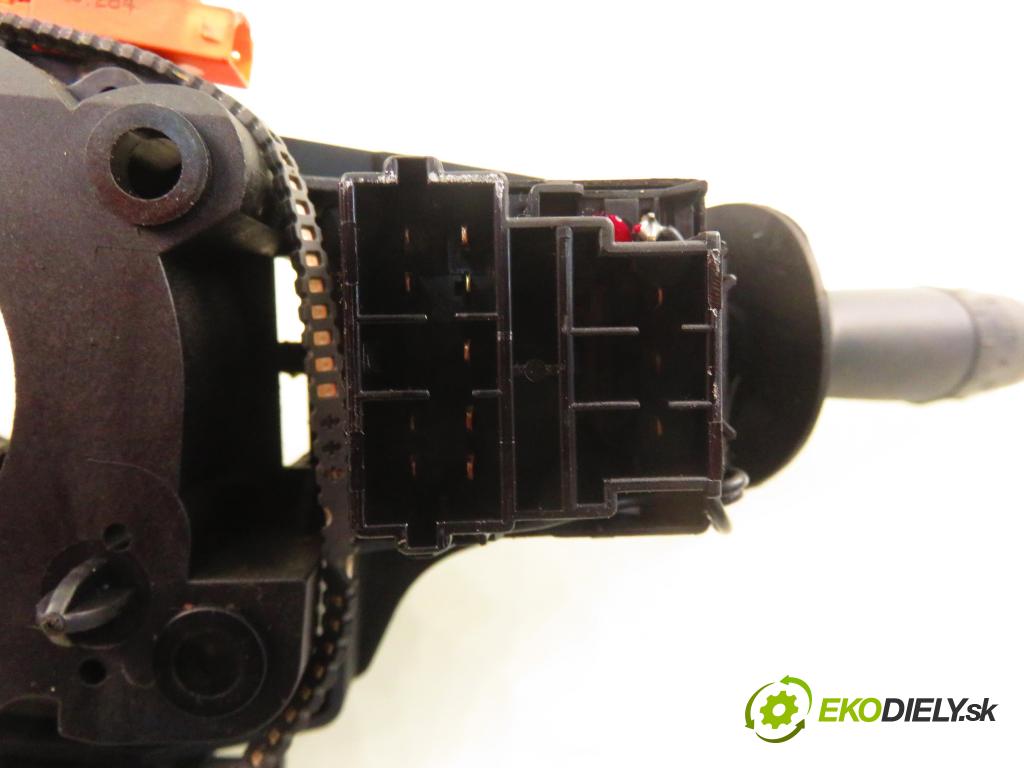 PEUGEOT 406 (8B) SEDAN 2001 66,00 2.0 HDI 90 - RHY (DW10TD) 1997,00 páčka/prepínač 96186612ZL ; 61557024