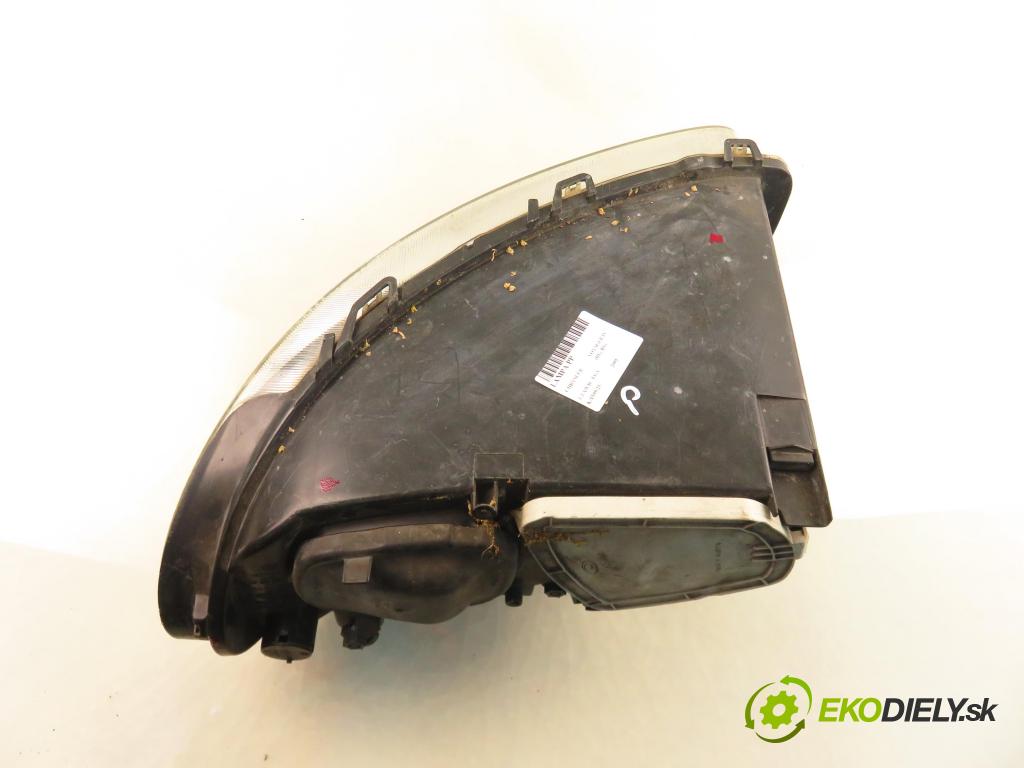CHRYSLER VOYAGER IV (RG, RS) MINIVAN 2001 0,00 3.3 AWD - EGA 3301,00 Svetlo PP 04857702AB