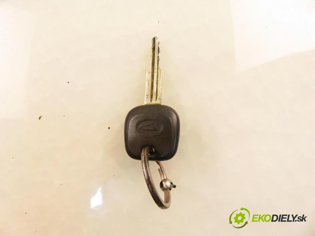 DAIHATSU TERIOS (J1_) SUV 2000 61,00 1.3 4WD (J100) - HC-EJ 1296,00 spinačka / zámky