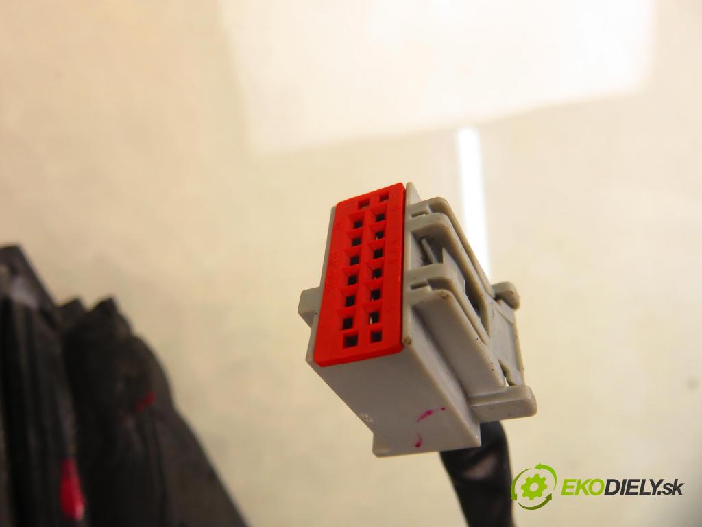 FORD MONDEO IV Turnier (BA7) KOMBI 2007 103,00 2.0 TDCi - QXBA 1997,00 zpětné zrcátko LE