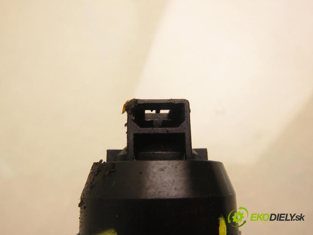 AUDI A4 (8E2, B6) SEDAN 2002 74,00 1.9 TDI PD 101 - AVB 1896,00 Vstrekovač 038130073AJ ; 0414720037 (Vstrekovač paliva)