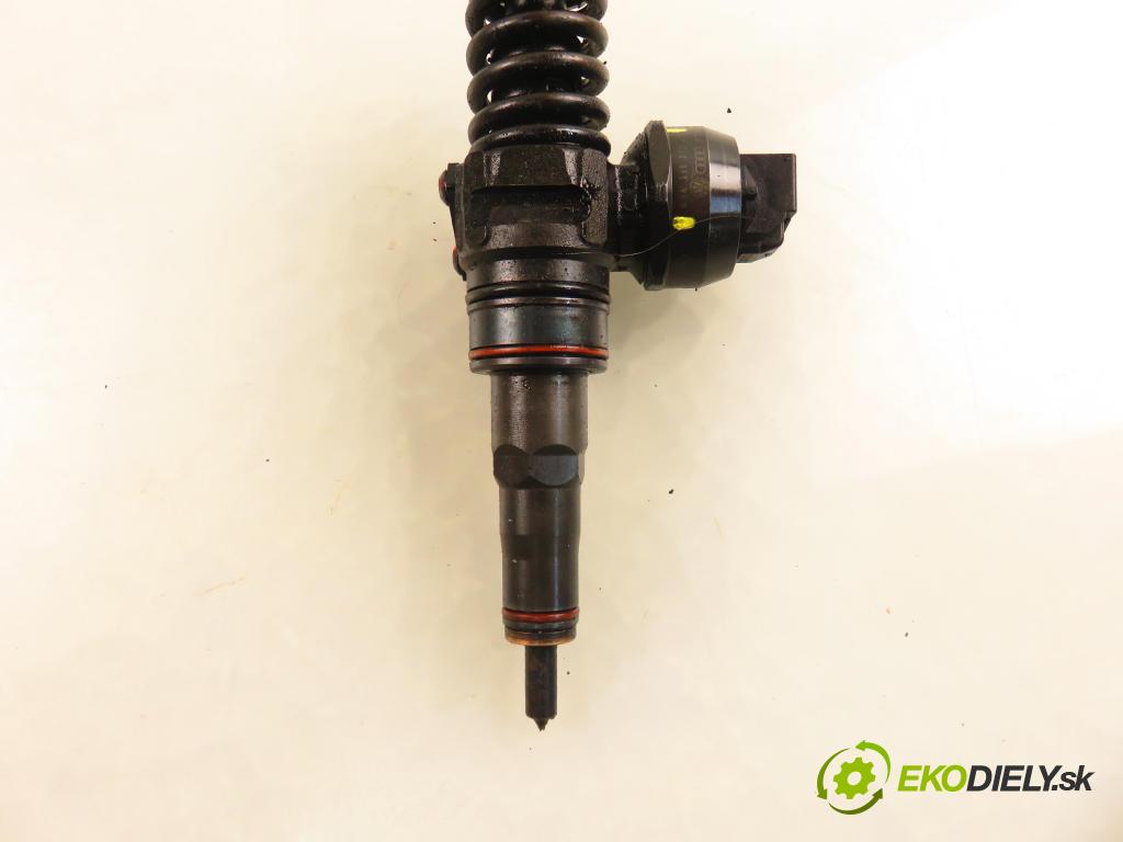 AUDI A4 (8E2, B6) SEDAN 2002 74,00 1.9 TDI PD 101 - AVB 1896,00 Vstrekovač 038130073AJ ; 0414720037 (Vstrekovač paliva)