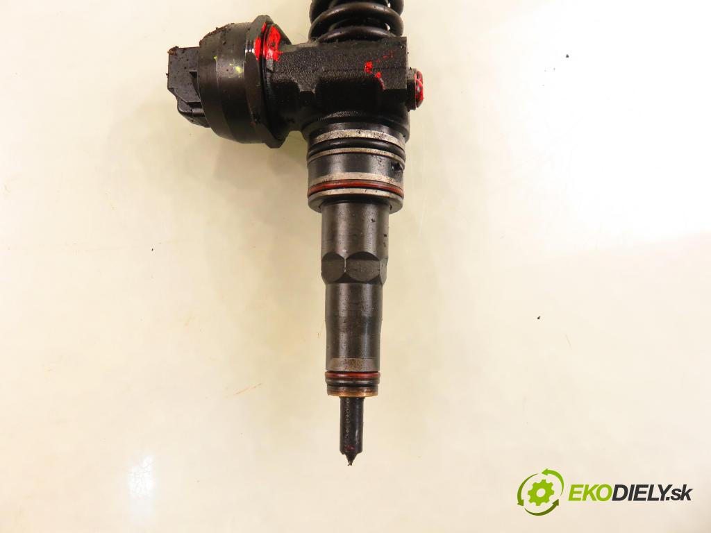 AUDI A4 (8E2, B6) SEDAN 2002 74,00 1.9 TDI PD 101 - AVB 1896,00 Vstrekovač 038130073AJ ; 0414720037 (Vstrekovač paliva)