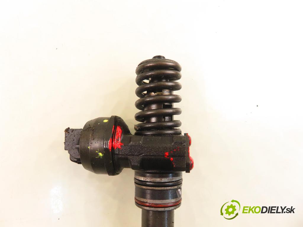 AUDI A4 (8E2, B6) SEDAN 2002 74,00 1.9 TDI PD 101 - AVB 1896,00 Vstrekovač 038130073AJ ; 0414720037 (Vstrekovač paliva)