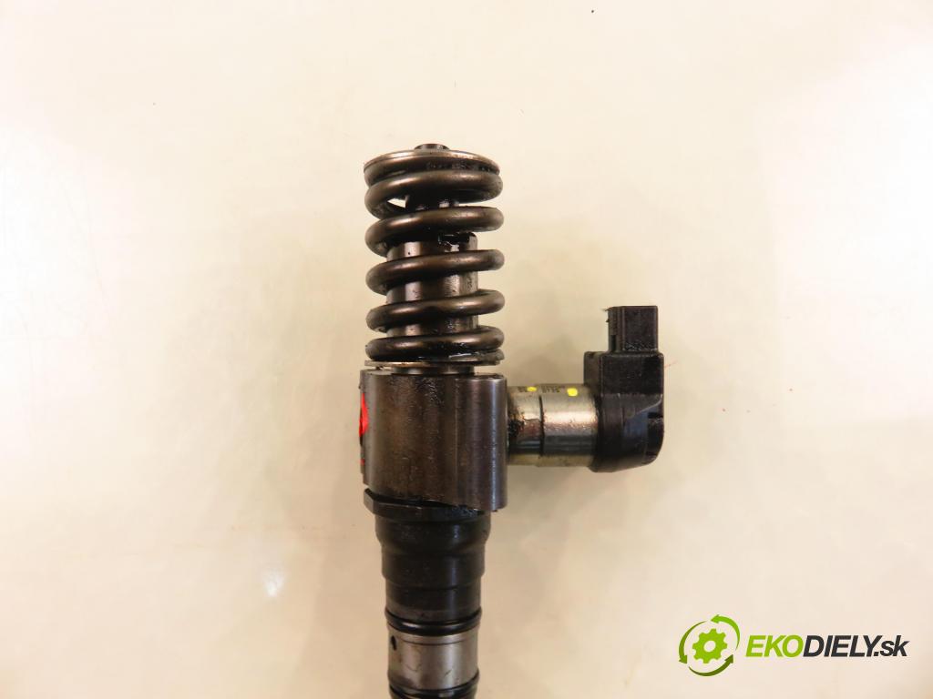 VW PASSAT B6 (3C2) SEDAN 2006 88,00 2.0 TDI - BWV 1968,00 vstříkovač 03G130073S (Vstřikovač paliva)