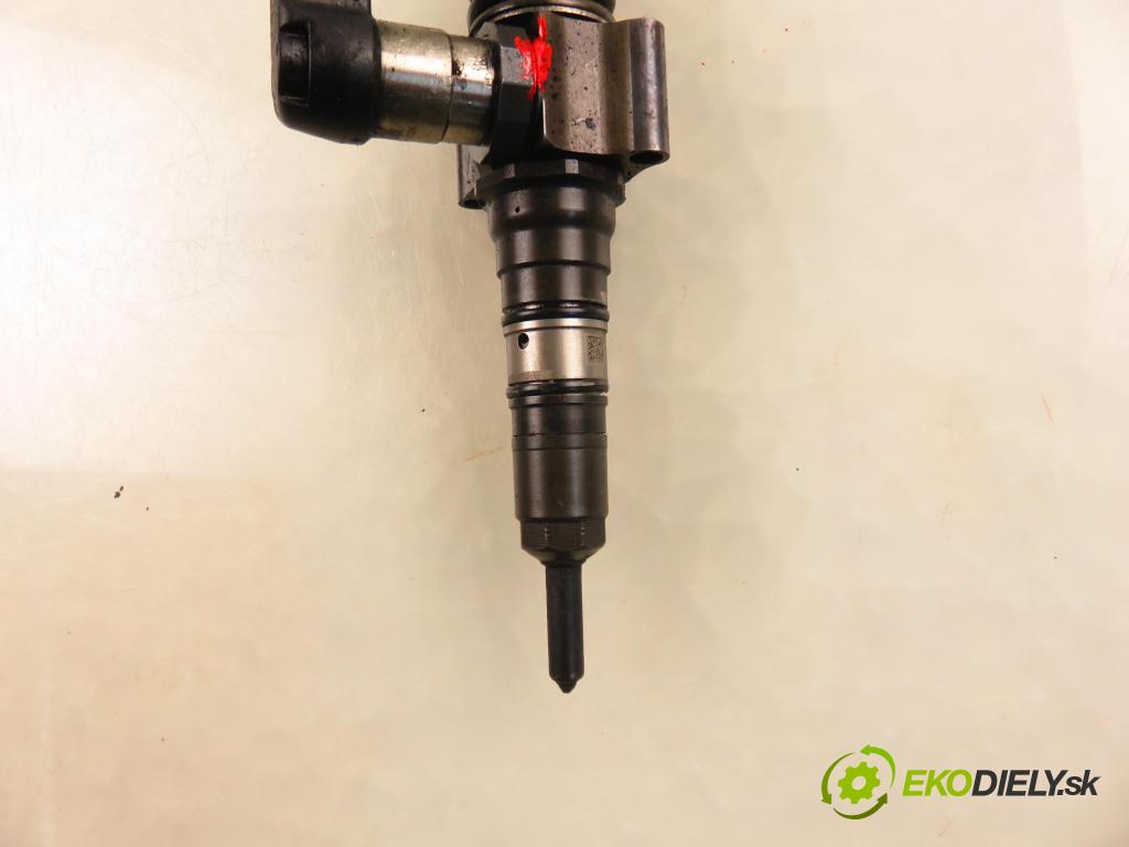 VW PASSAT B6 (3C2) SEDAN 2006 88,00 2.0 TDI - BWV 1968,00 vstříkovač 03G130073S (Vstřikovač paliva)