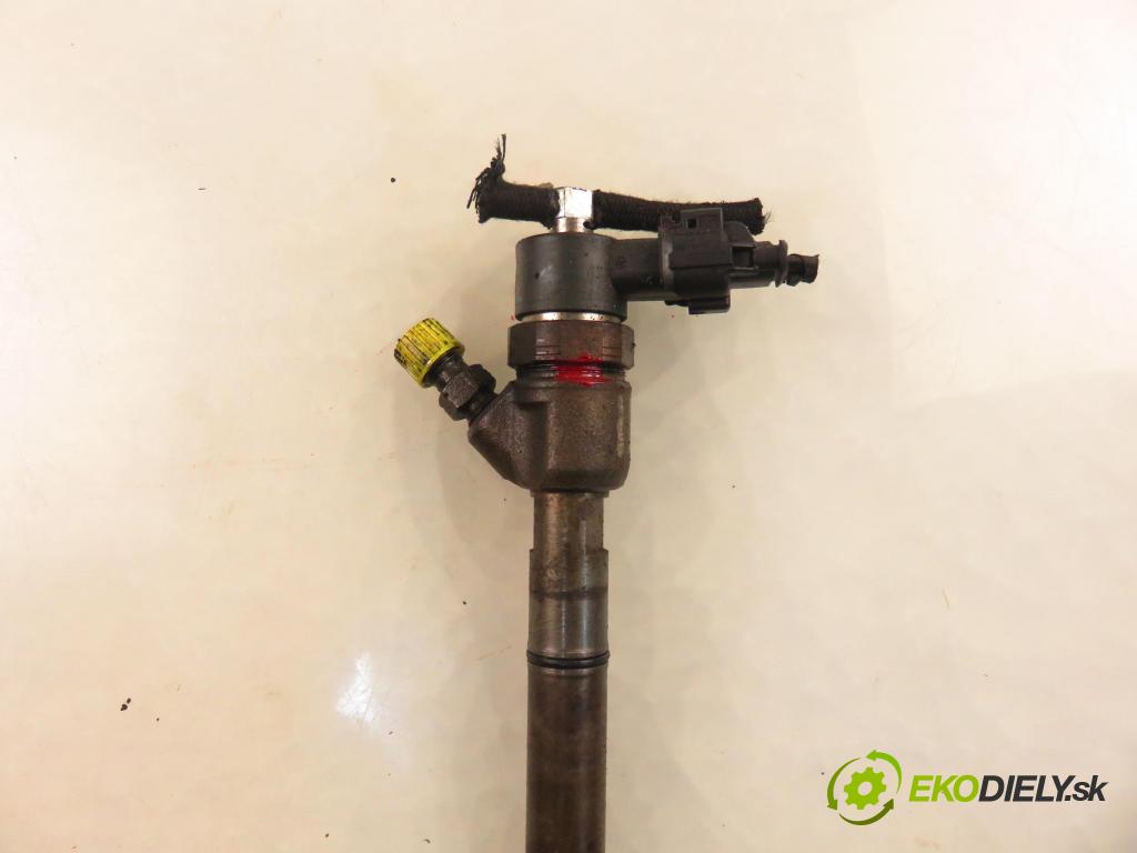 HYUNDAI i30 Kombi (FD) KOMBI 2010 85,00 1.6 CRDi 116 - D4FB 1582,00 vstrekovač 0445110320 ; 338002A900 (Vstrekovač paliva)