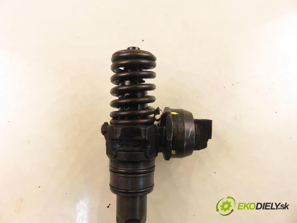 SEAT IBIZA III (6L1) HB 2006 74,00 1.9 TDI - AXR 1896,00 Vstrekovač 038130073AG (Vstrekovač paliva)