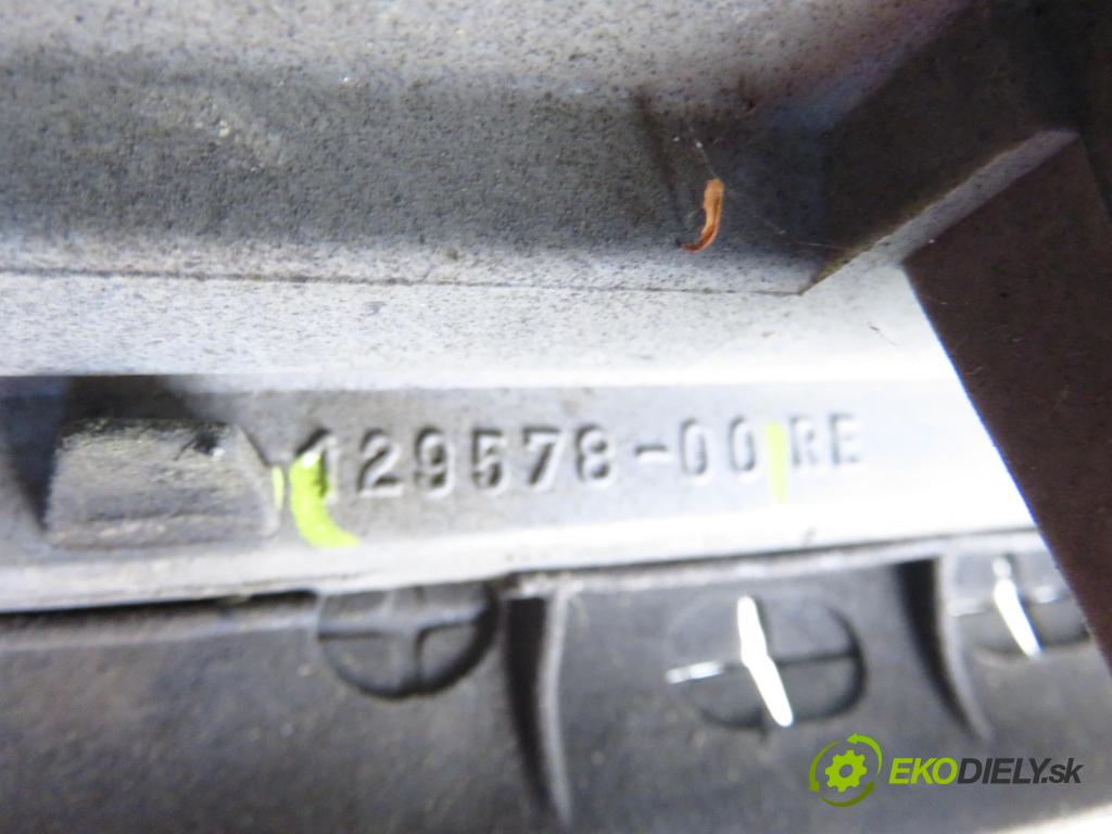 MERCEDES-BENZ Sedan (W124) SEDAN 1988 53,00 200 D (124.120) 72 - OM 601.912 1997,00 Svetlo PP 12957800