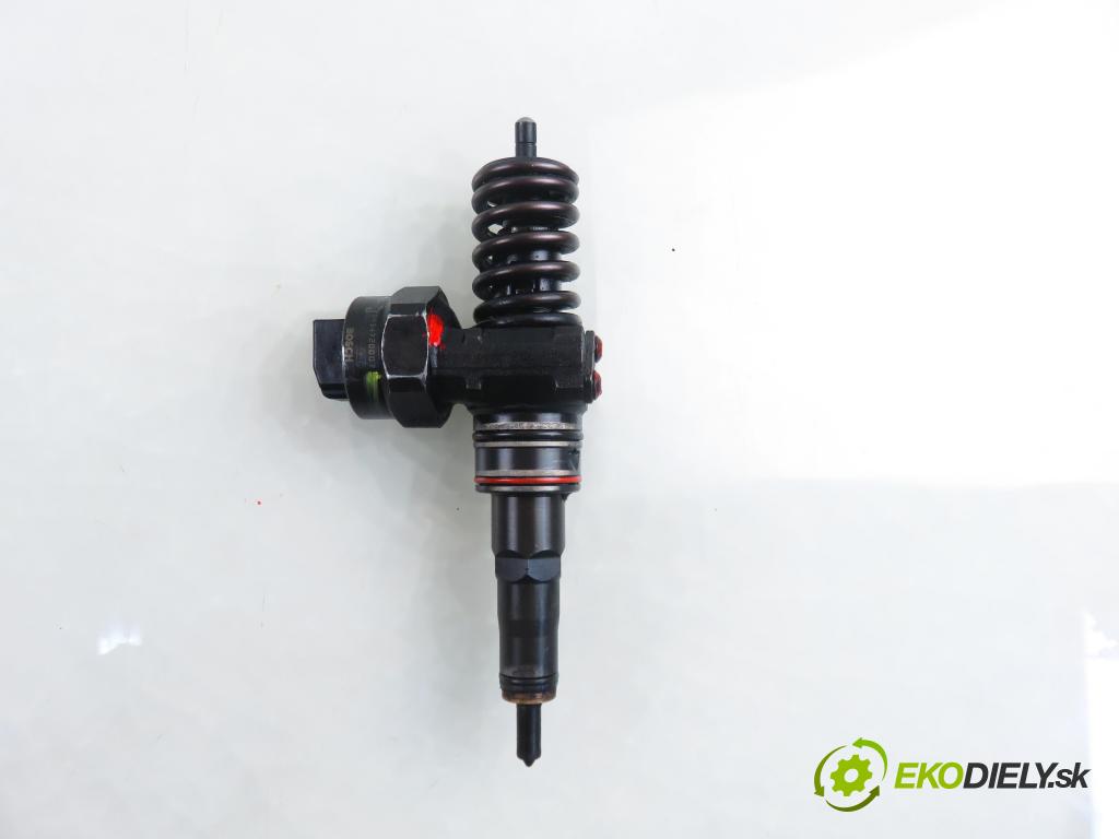 VW GOLF IV (1J1) HB 1999 85,00 1.9 TDI - AUY 1896,00 Vstrekovač 038130073F ; 0414720007 (Vstrekovač paliva)