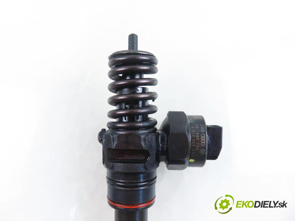 VW GOLF IV (1J1) HB 1999 85,00 1.9 TDI - AUY 1896,00 Vstrekovač 038130073F ; 0414720007 (Vstrekovač paliva)