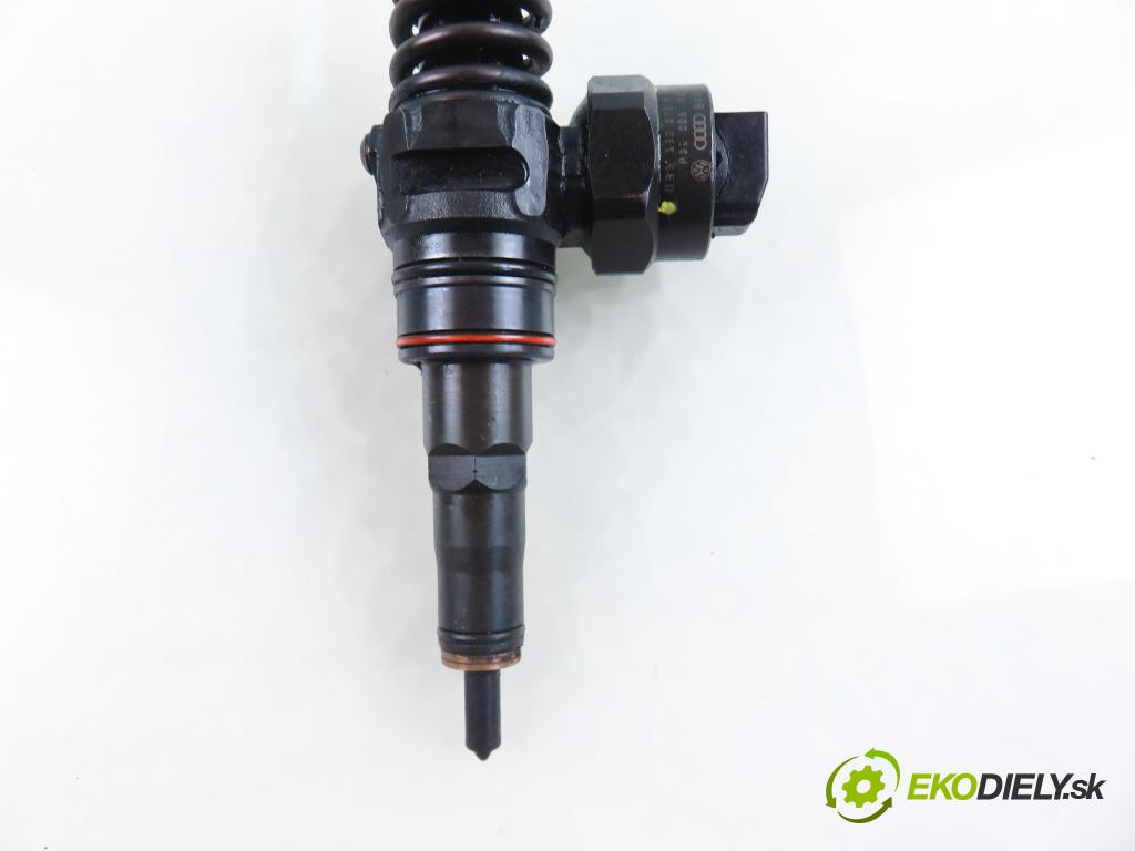 VW GOLF IV (1J1) HB 1999 85,00 1.9 TDI - AUY 1896,00 Vstrekovač 038130073F ; 0414720007 (Vstrekovač paliva)