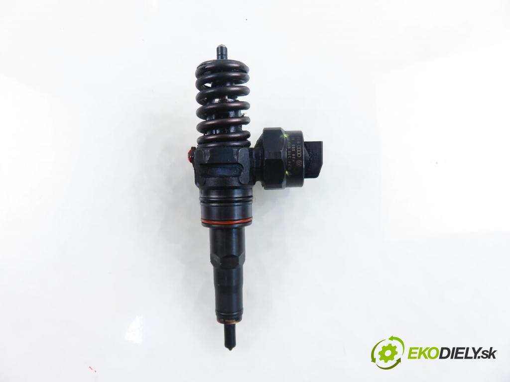 VW GOLF IV (1J1) HB 1999 85,00 1.9 TDI - AUY 1896,00 Vstrekovač 038130073F ; 0414720007 (Vstrekovač paliva)