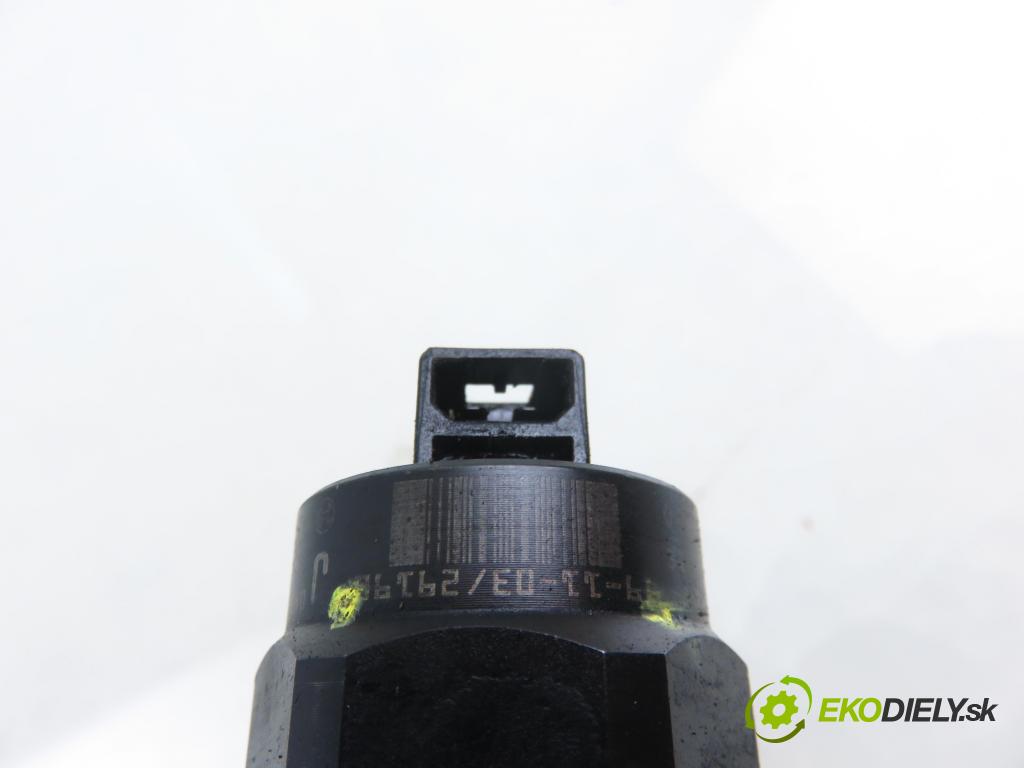 VW GOLF IV (1J1) HB 1999 85,00 1.9 TDI - AUY 1896,00 Vstrekovač 038130073F ; 0414720007 (Vstrekovač paliva)