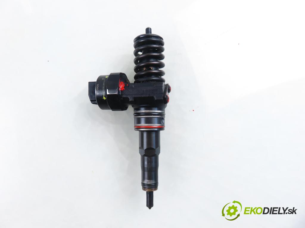 VW GOLF IV (1J1) HB 1999 85,00 1.9 TDI - AUY 1896,00 Vstrekovač 038130073F ; 0414720007 (Vstrekovač paliva)