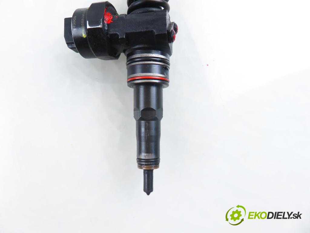 VW GOLF IV (1J1) HB 1999 85,00 1.9 TDI - AUY 1896,00 Vstrekovač 038130073F ; 0414720007 (Vstrekovač paliva)