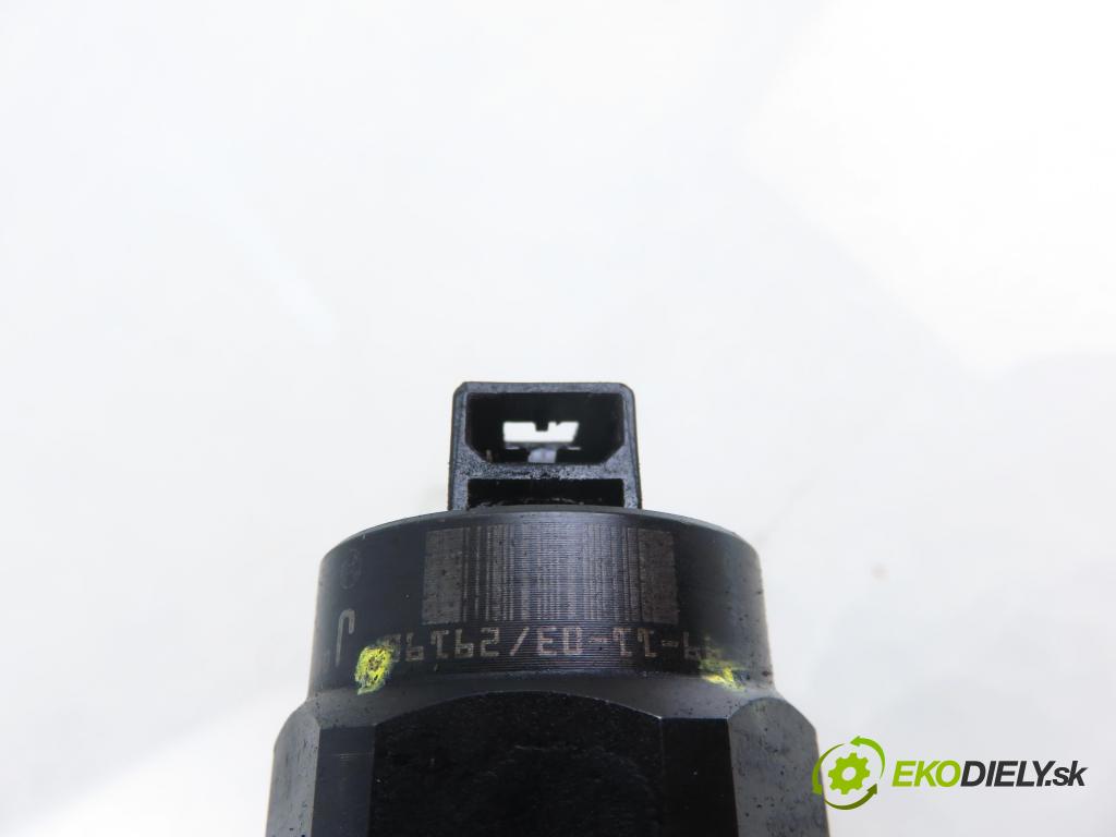 VW GOLF IV (1J1) HB 1999 85,00 1.9 TDI - AUY 1896,00 Vstrekovač 038130073F ; 0414720007 (Vstrekovač paliva)