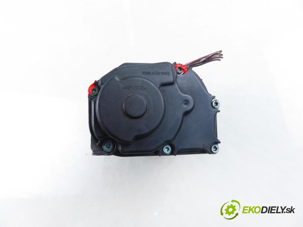 VW GOLF IV (1J1) HB 1998 55,00 1.4 16V 75 - AKQ 1390,00 Škrtiaca klapka 030133064F (Škrtiaca klapka)