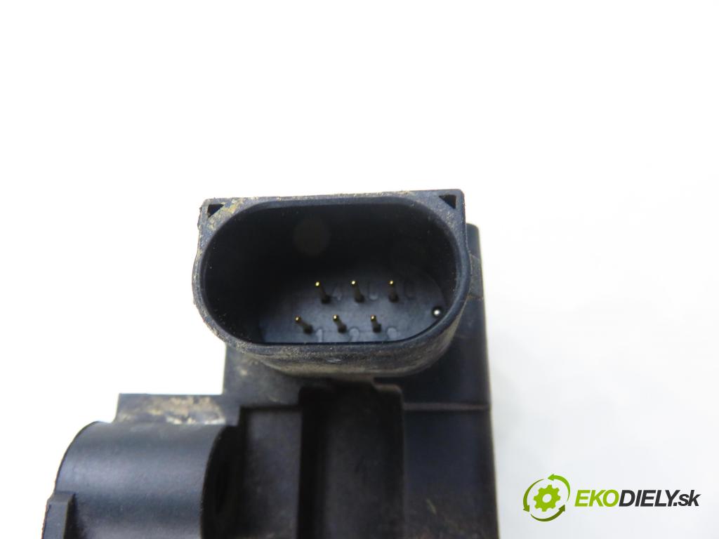 MERCEDES-BENZ KLASA M (W163) SUV 2000 160,00 ML 320 (163.154) - M 112.942 3199,00 Potenciometer plynu 0125423317 (Potenciometer plynového pedálu)