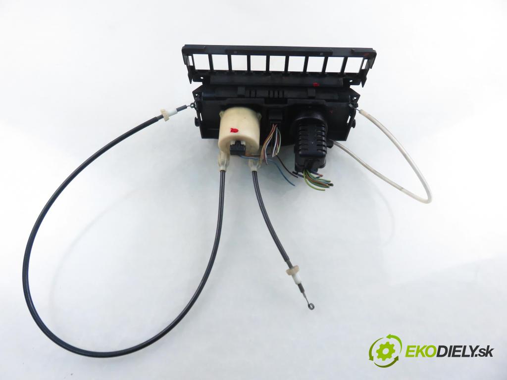 MERCEDES-BENZ Sedan (W124) SEDAN 1988 53,00 200 D (124.120) 72 - OM 601.912 1997,00 Panel kúrenia 1248330214