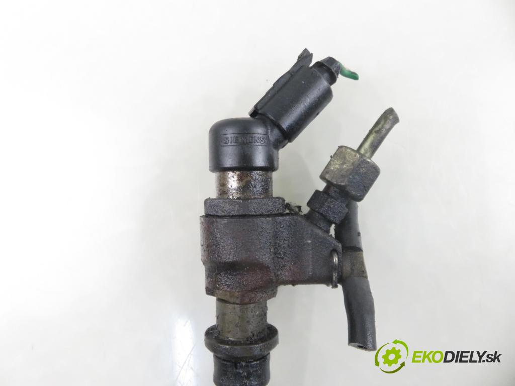 CITROEN XSARA (N1) LIFTBACK 2003 66,00 2.0 HDi 90 - RHY (DW10TD) 1997,00 vstrekovač 9636819380 (Vstrekovač paliva)