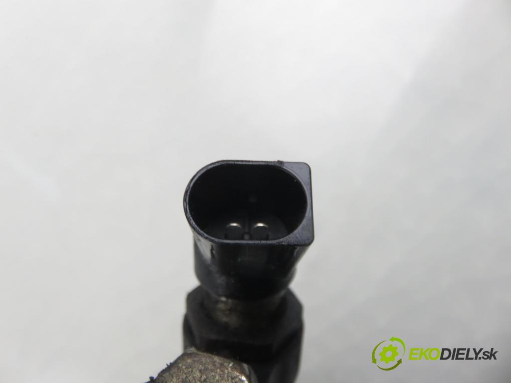 CITROEN XSARA (N1) LIFTBACK 2003 66,00 2.0 HDi 90 - RHY (DW10TD) 1997,00 vstrekovač 9636819380 (Vstrekovač paliva)