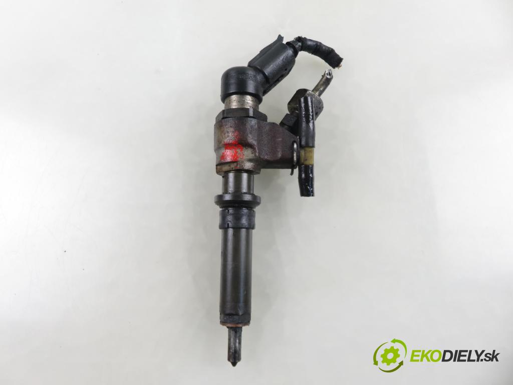 CITROEN XSARA (N1) LIFTBACK 2003 66,00 2.0 HDi 90 - RHY (DW10TD) 1997,00 vstrekovač 9636819380 (Vstrekovač paliva)