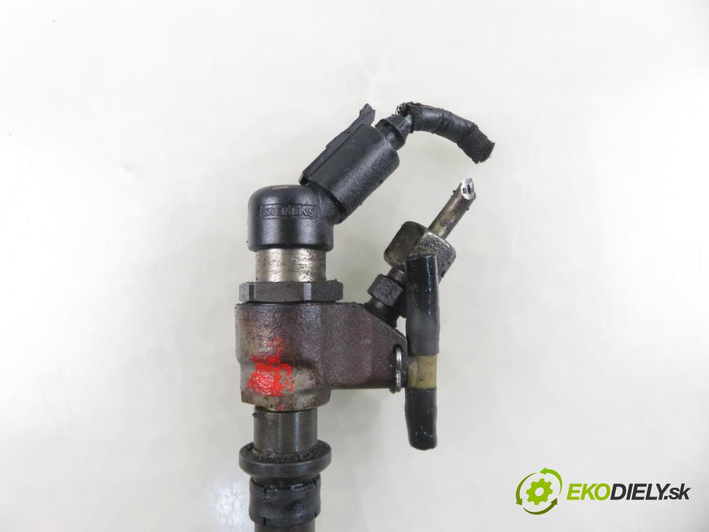 CITROEN XSARA (N1) LIFTBACK 2003 66,00 2.0 HDi 90 - RHY (DW10TD) 1997,00 vstrekovač 9636819380 (Vstrekovač paliva)