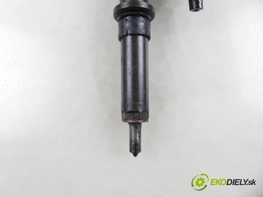 CITROEN XSARA (N1) LIFTBACK 2003 66,00 2.0 HDi 90 - RHY (DW10TD) 1997,00 vstrekovač 9636819380 (Vstrekovač paliva)