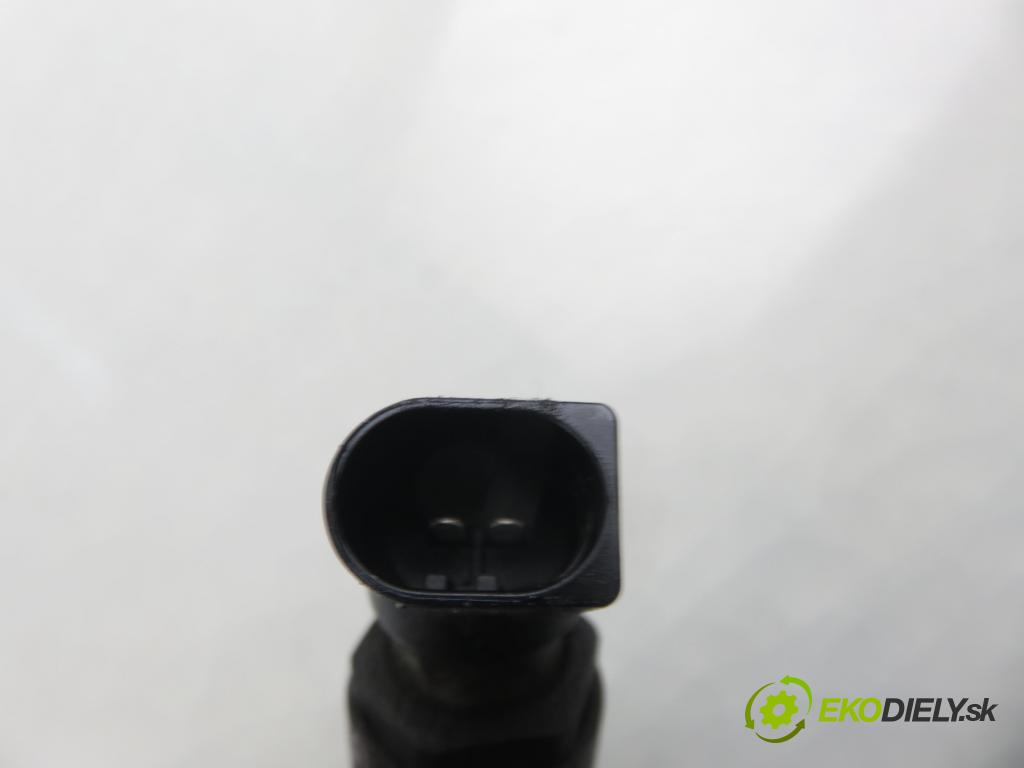 CITROEN XSARA (N1) LIFTBACK 2003 66,00 2.0 HDi 90 - RHY (DW10TD) 1997,00 vstrekovač 9636819380 (Vstrekovač paliva)