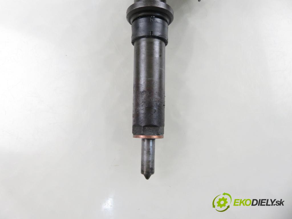 CITROEN XSARA (N1) LIFTBACK 2003 66,00 2.0 HDi 90 - RHY (DW10TD) 1997,00 vstrekovač 9636819380 (Vstrekovač paliva)