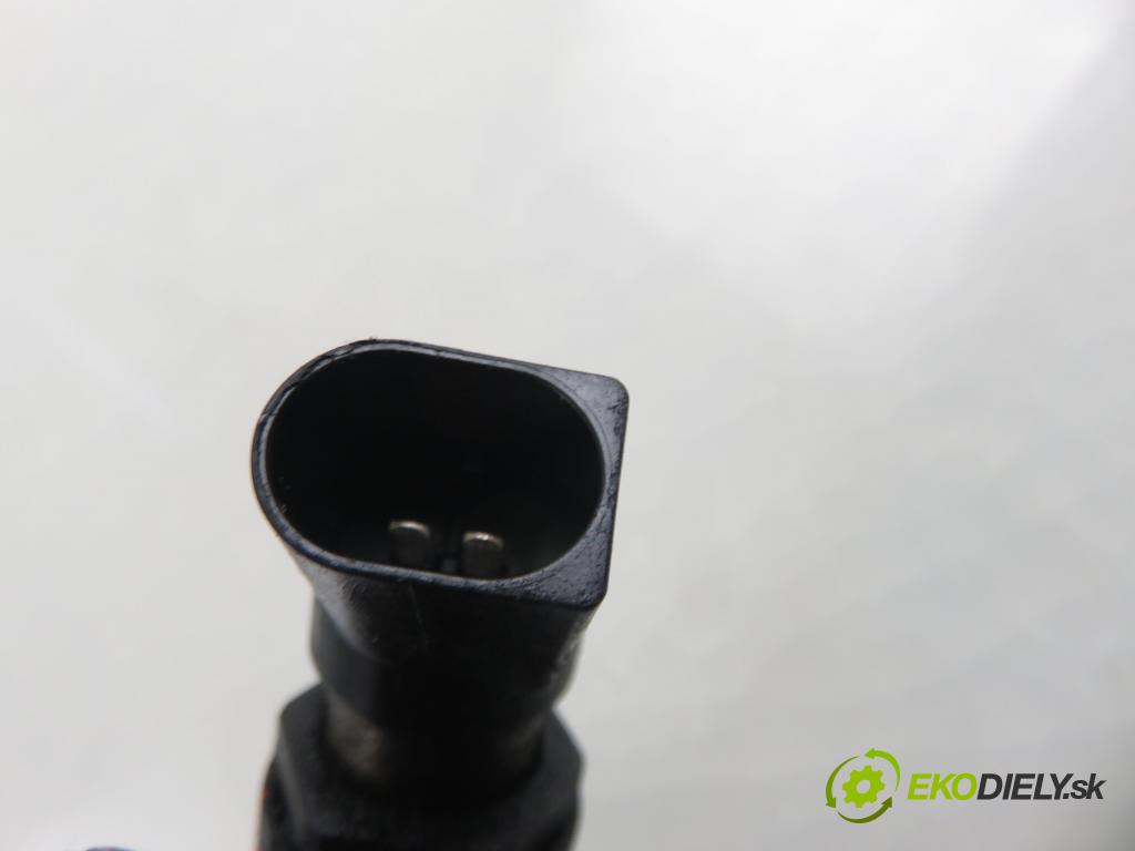 CITROEN XSARA (N1) LIFTBACK 2003 66,00 2.0 HDi 90 - RHY (DW10TD) 1997,00 vstrekovač 9636819380 (Vstrekovač paliva)