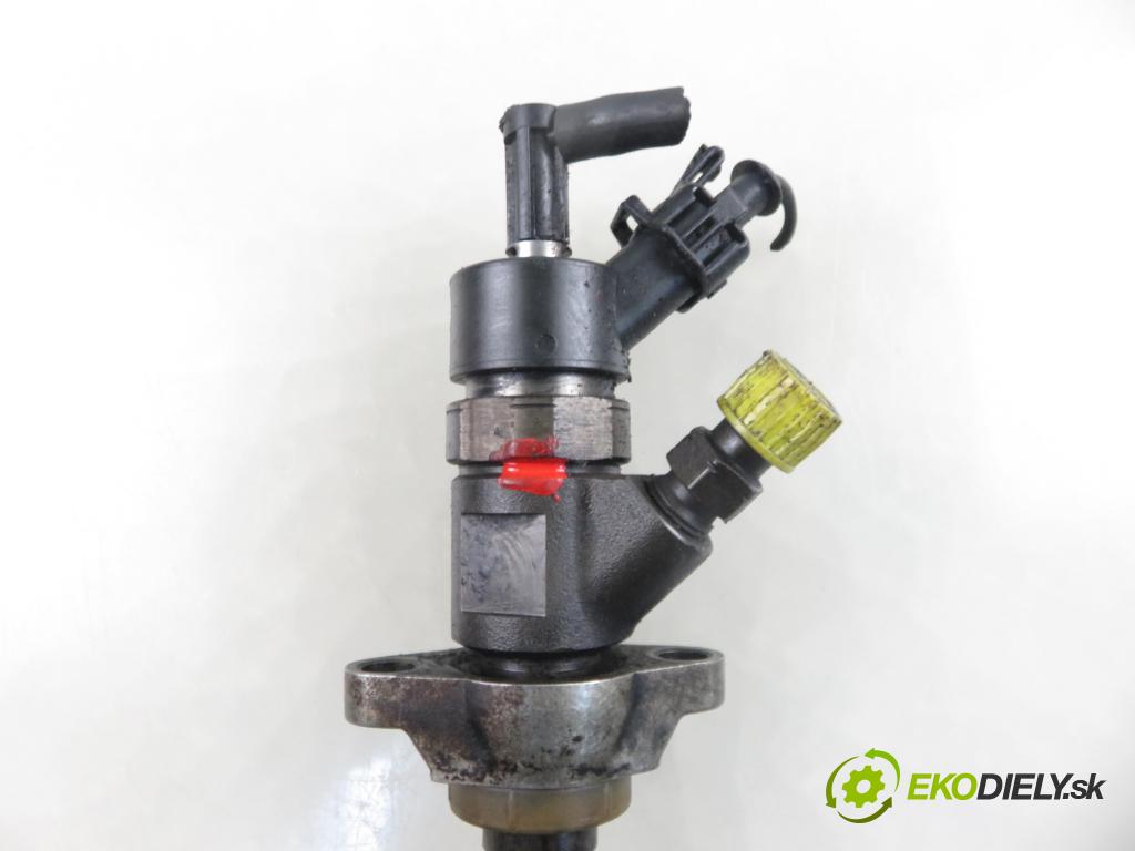 FORD FOCUS II (DA_, HCP) KOMBI 2006 80,00 1.6 TDCi - G8DB 1560,00 vstrekovač 0445110259 (Vstrekovač paliva)