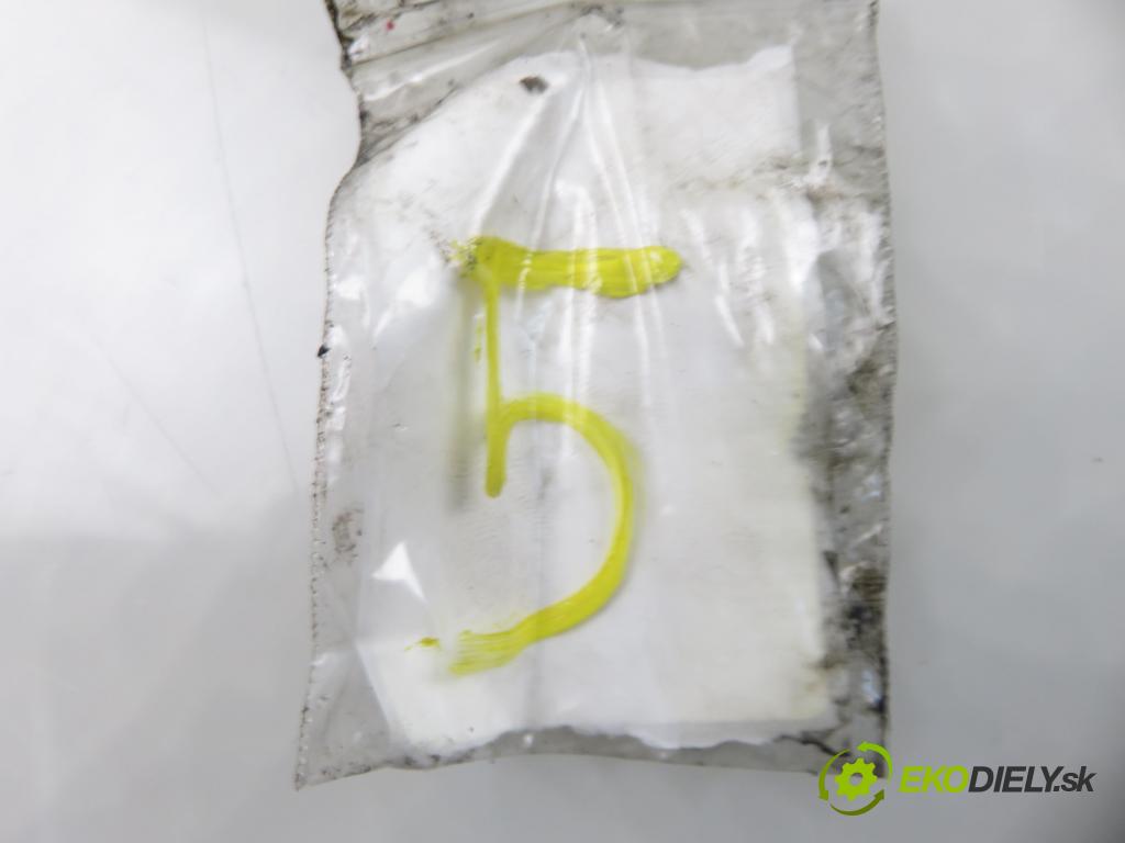 FORD FOCUS II (DA_, HCP) KOMBI 2006 80,00 1.6 TDCi - G8DB 1560,00 vstrekovač 0445110259 (Vstrekovač paliva)