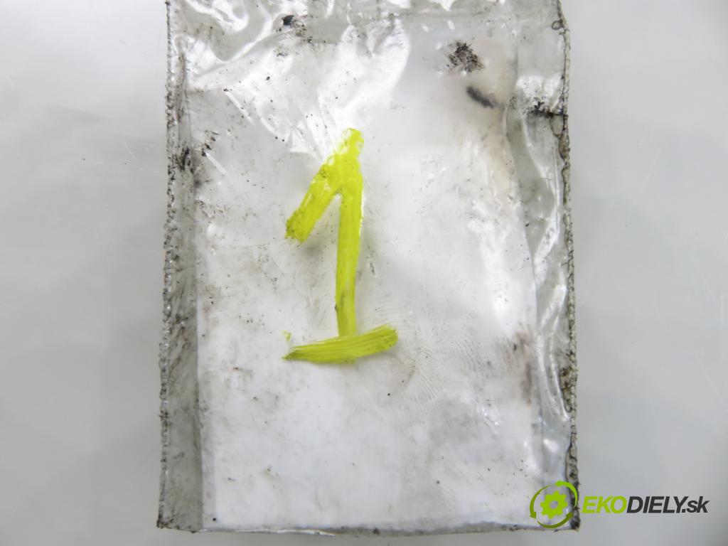 HYUNDAI i30 Kombi (FD) KOMBI 2010 85,00 1.6 CRDi 116 - D4FB 1582,00 vstrekovač 0445110320 ; 338002A900 (Vstrekovač paliva)