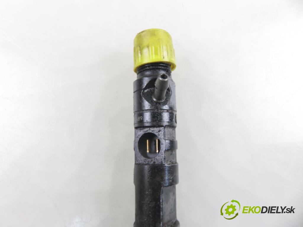 KIA CARNIVAL II (GQ) MINIVAN 2004 106,00 2.9 CRDi - J3 2902,00 vstrekovač EJBR02301Z ; 338004X500 (Vstrekovač paliva)