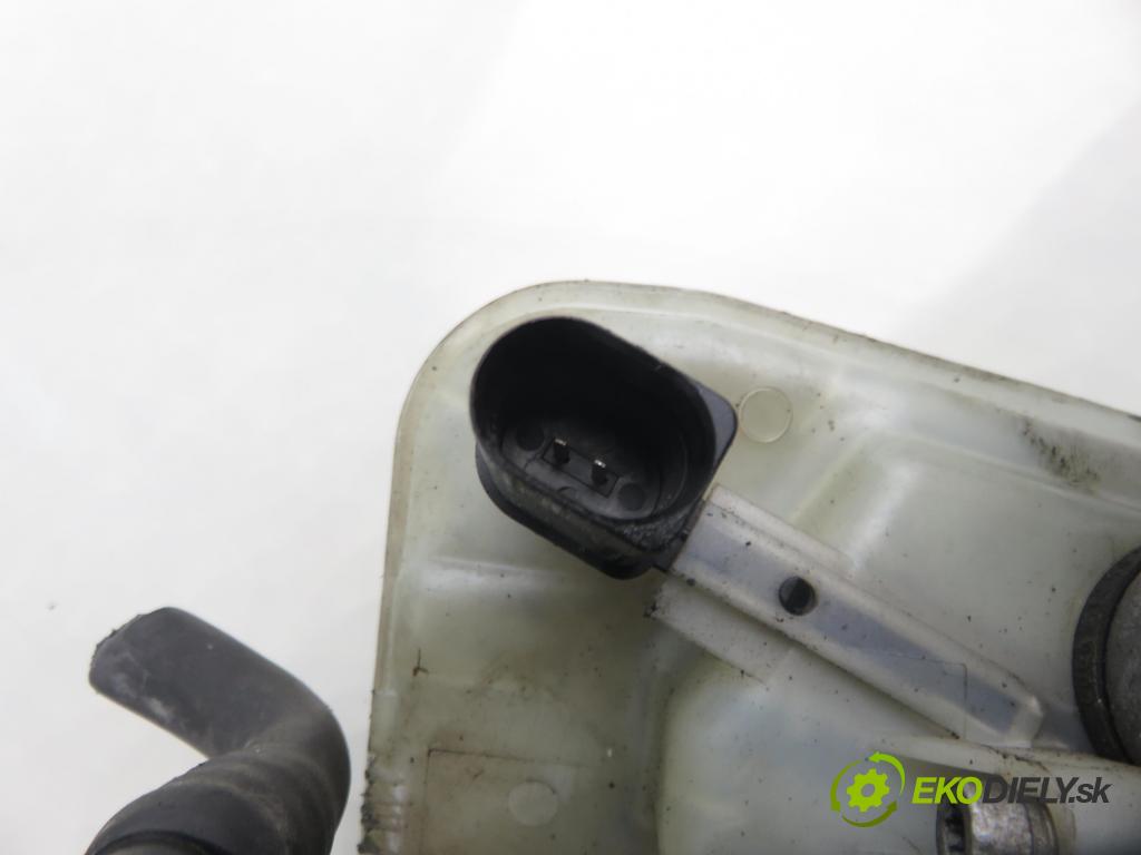 VW PASSAT B5.5 Variant (3B6) KOMBI 2002 74,00 1.9 TDI PD 101 - AVB 1896,00 posilovač  (Servočerpadlo)