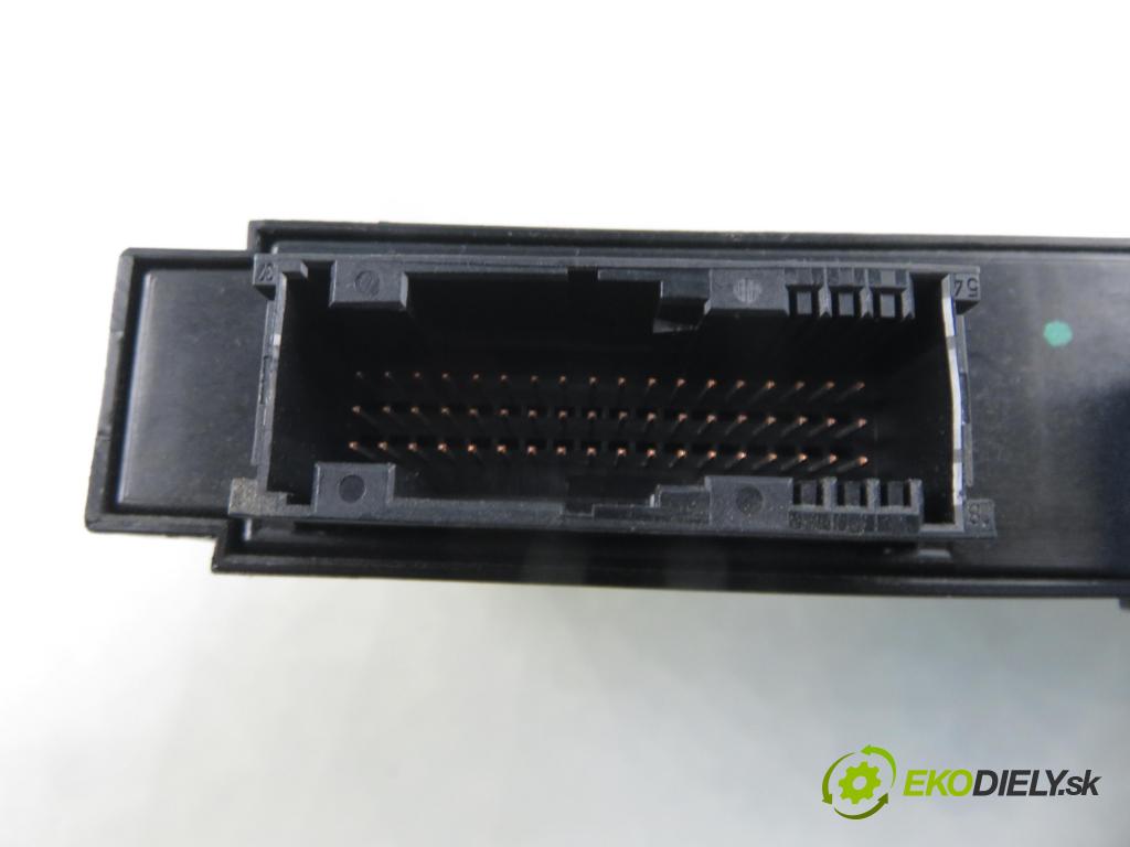BMW 3 (E90) SEDAN 2006 120,00 2.0 320 d 163 1995,00 MODUL komfortu 532305M06