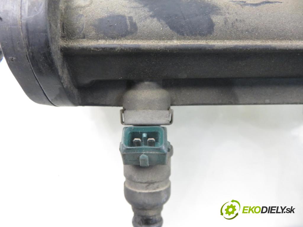 SEAT LEON (1M1) HB 2000 74,00 1.6 - AKL 1595,00 Lišta vstrekovacia 06A133317A ; 037906031AA (Vstrekovacia lišta)