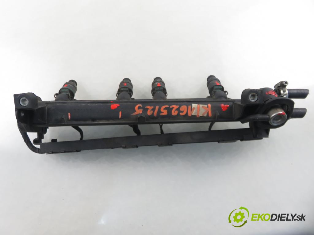 SEAT LEON (1M1) HB 2000 74,00 1.6 - AKL 1595,00 Lišta vstrekovacia 06A133317A ; 037906031AA (Vstrekovacia lišta)