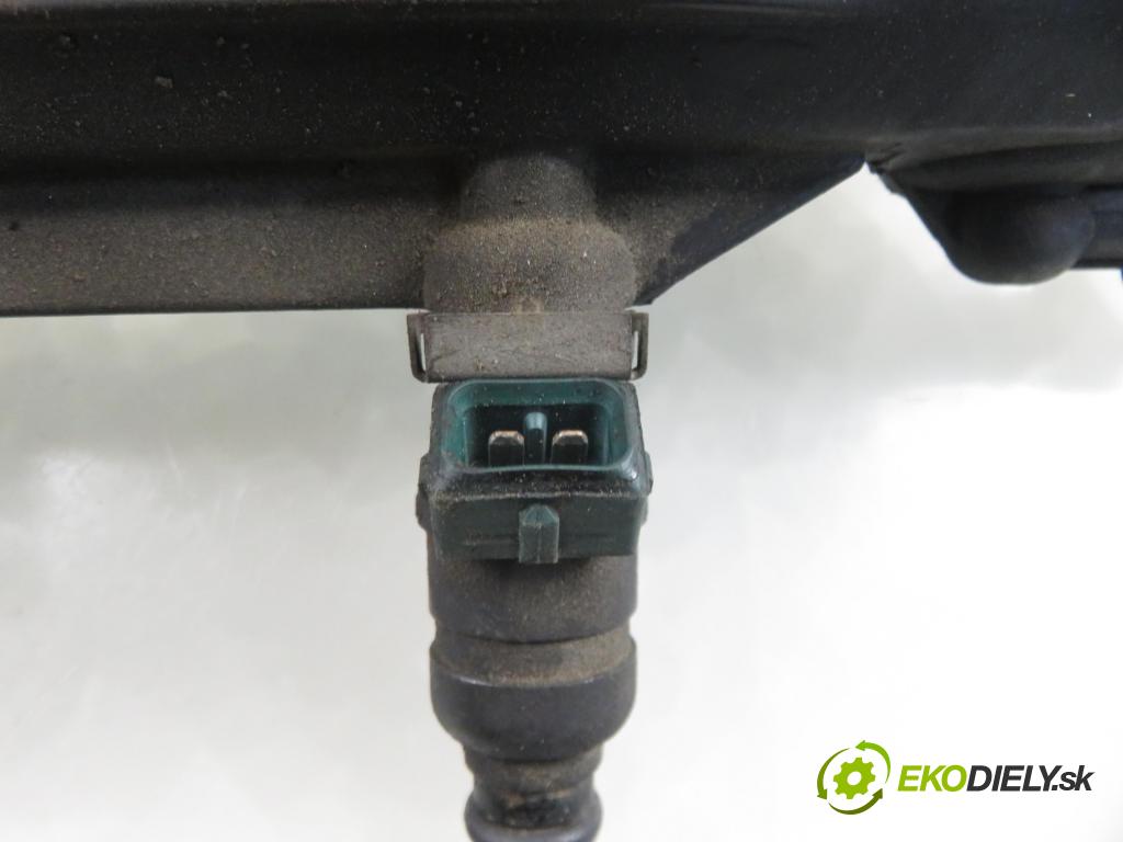 SEAT LEON (1M1) HB 2000 74,00 1.6 - AKL 1595,00 Lišta vstrekovacia 06A133317A ; 037906031AA (Vstrekovacia lišta)