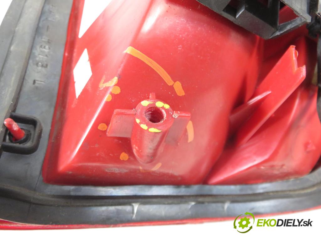 AUDI 80 (8C, B4) SEDAN 1992 66,00 1.9 TDI - 1Z 1896,00 světlo levé zadní