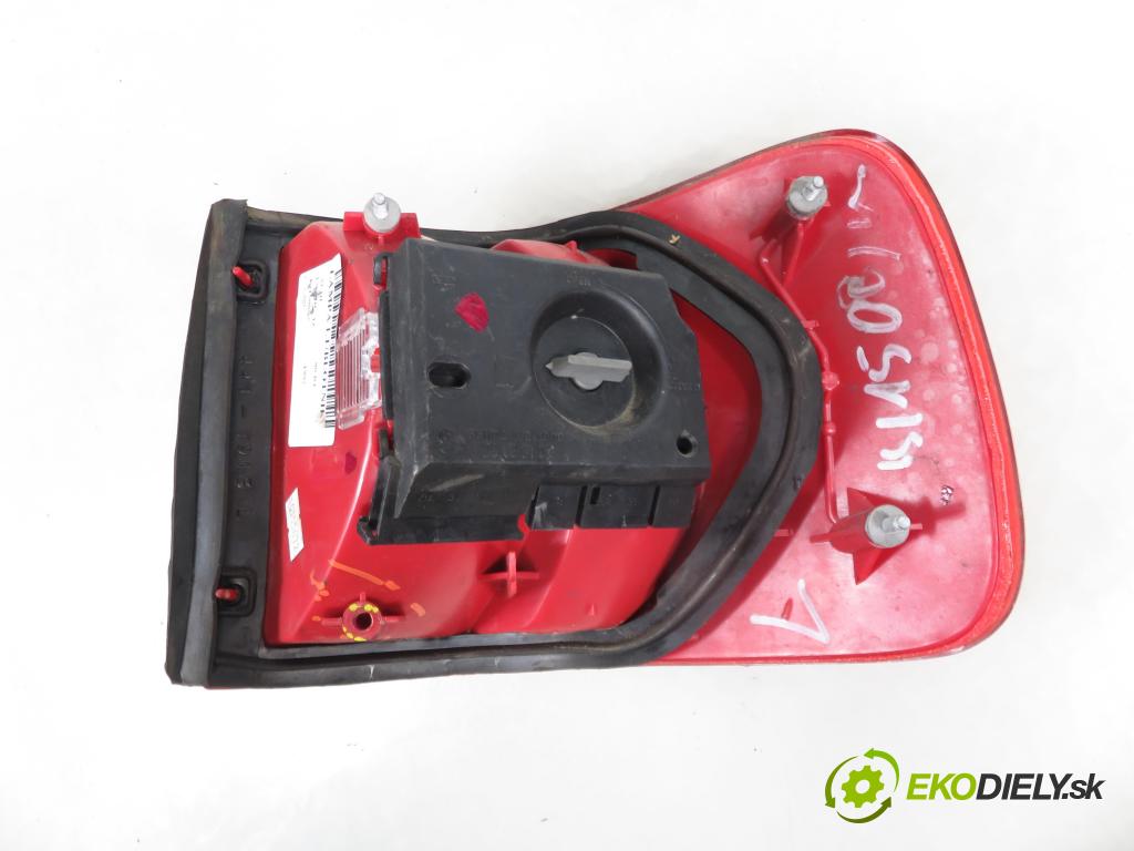 AUDI 80 (8C, B4) SEDAN 1992 66,00 1.9 TDI - 1Z 1896,00 světlo levé zadní