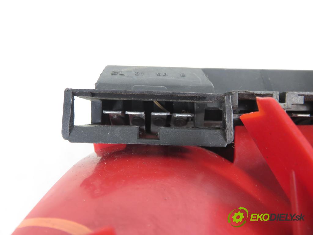 AUDI 80 (8C, B4) SEDAN 1992 66,00 1.9 TDI - 1Z 1896,00 světlo levé zadní